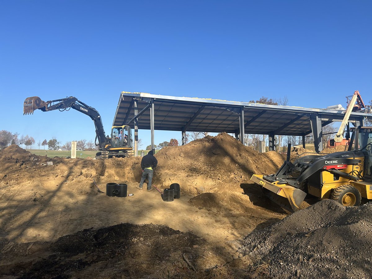 AndrewDooleyGCS's tweet photo. Busy day #3 of fall aeration week @UnionLeagueGolf #torresdale! Golf training facility construction moving right along and @RutgersU #turfgrassmanagement students stopped by for a field trip! โณ๏ธ https://t.co/u1rGnwSsrq