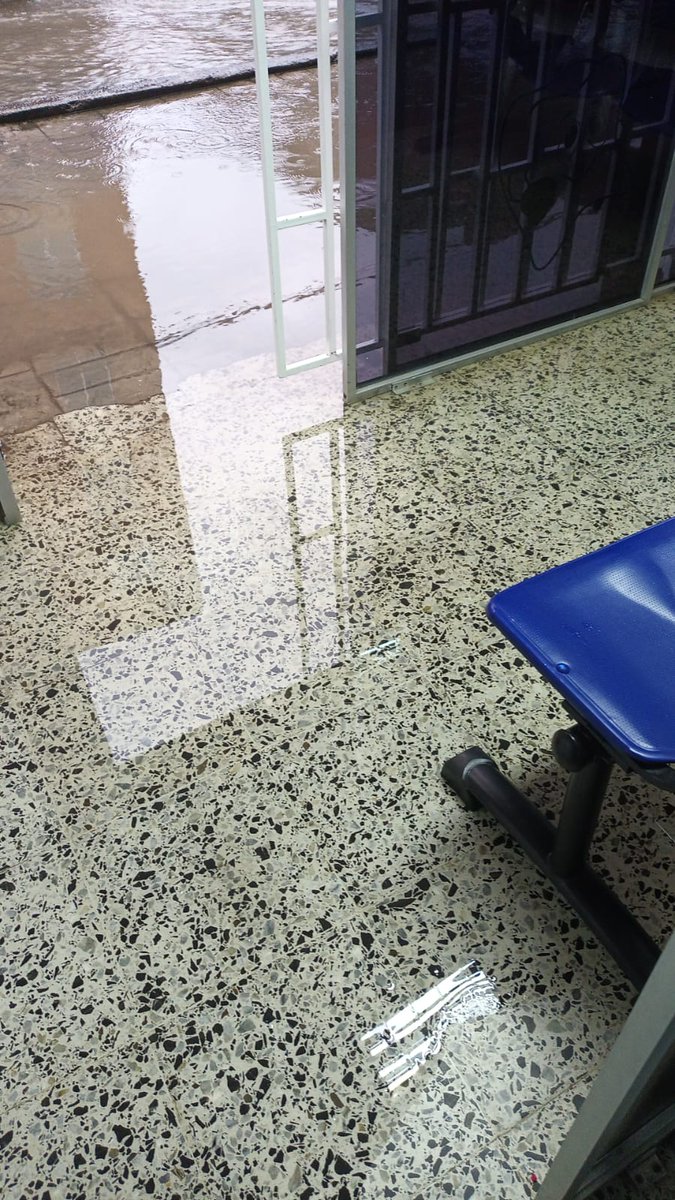 Chepelo's tweet image. Ayuda Urgente!!! @AcueductoBogota estamos inundados en la Carrera 18 # 185 B 04 Barrio Verbenal. Localidad Usaquen