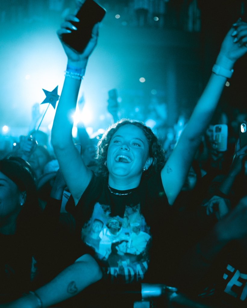 thisisLANY's tweet image. miss u already 
-
thisislany.com/tour