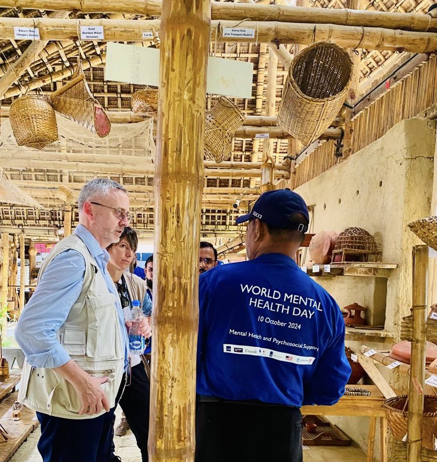 EUinBangladesh's tweet photo. Did you know? 🌍 In Cox’s Bazar, 33 camps shelter nearly 1 million #RohingyaRefugees who fled violence in Myanmar. The EU 🇪🇺 is committing 💶 €43M for humanitarian aid & 💶 €35M for development to support essential services for refugees 🏥 and economic growth 📈 in host communities. #EUSupport #RohingyaRefugees #EUsolidarity @eu_echo @IOMBangladesh