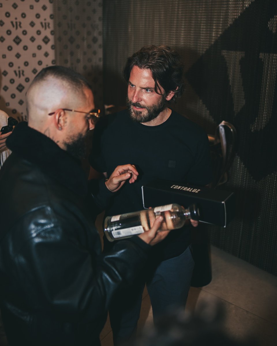 FCMalumaPopayan's tweet photo. Este combito está a fuego!!!
#ViniciusJr  #bradleycooper

#contraluz https://t.co/3A7AXA6QdK