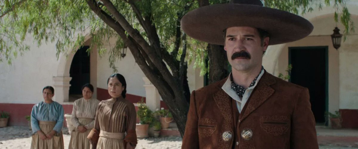 BingeMove's tweet image. Review: Pedro Páramo — Rodrigo Prieto’s directorial debut adapts Juan Rulfo’s haunting novel with stunning visuals, weaving a ghostly tale of power and loss as a son uncovers dark secrets in his father’s desolate town. 

#PedroPáramo