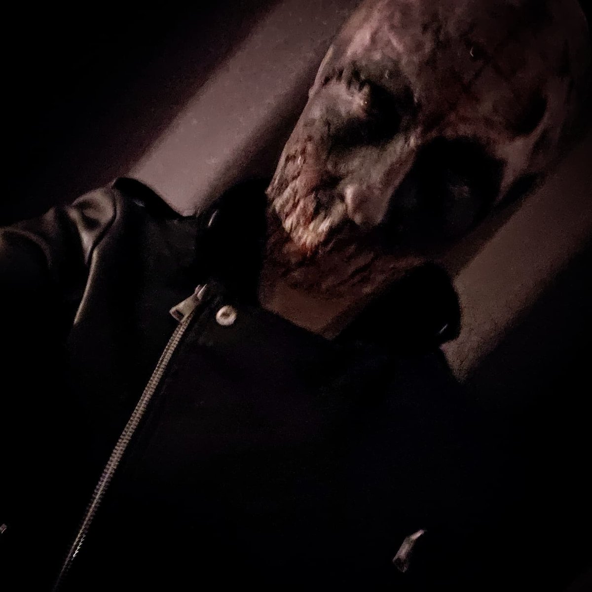 deabea5's tweet photo. Out of pocket sleep paralysis demon V.01!
I know, the distinct human eyes in the third pic is immersion breaking, but I wanted to show my attempt at poor man's airbrushing when you just use a stiff brush to spackle various shades and layers of paint to make depth and texture. https://t.co/eVKKQVTEsT