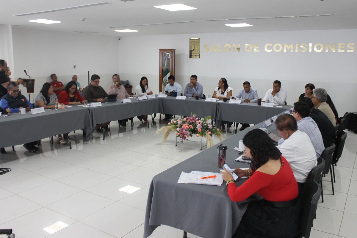 ESNOTICIAS4's tweet photo. Los diputados de la Comisión de Participación Ciudadana y Reforma Política, encabezados por el presidente de este órgano, el diputado Isaac Pimentel Mejía, sostuvieron una reunión con consejeros del Impepac para acordar la abrogación de la Ley de Participación Ciudadana https://t.co/2MTgCnjcDG