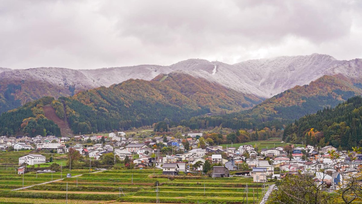 First snows across the alps this morning!

<a href="/hakubatravel/">Hakuba Travel</a> <a href="/ShigaKogen/">Destination Shiga Kogen</a> <a href="/madaraokogen/">Madarao Kogen</a> <a href="/myokokogenjapan/">Myoko Kogen Japan 妙高高原</a> <a href="/akakuraonsen/">Akakura Onsen</a> <a href="/onsentogari/">Togari Onsen</a> <a href="/nozawaonsenski/">Nozawa Onsen</a> 

Weather: japansnowreports.com
Webcams: naganonow.com/nagano-webcams/
Accommodation: naganonow.com/nagano-accommo…

#Nagano #Naganoweather #長野