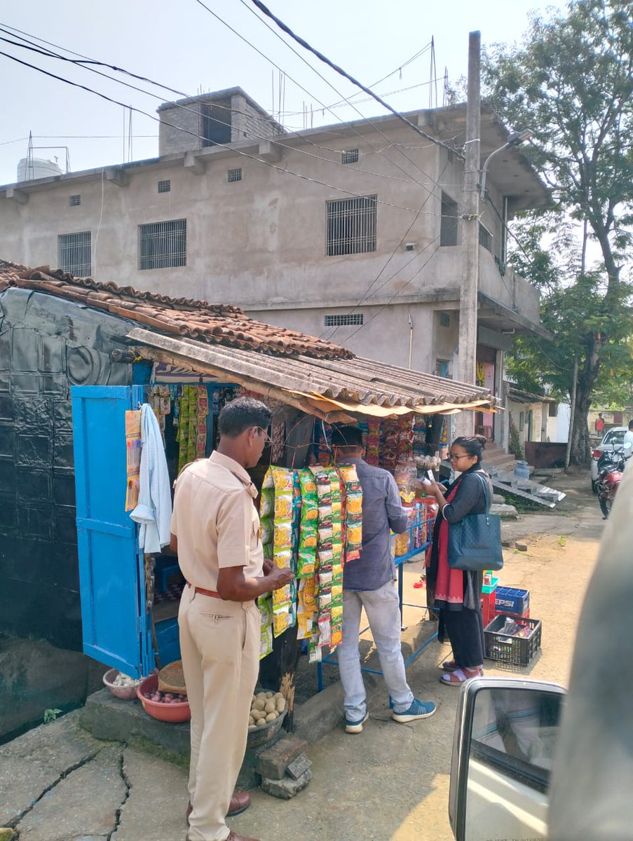 nhmdeogarh's tweet photo. Enforcement squad movement under COTPA -2003 during Tobacco Free Youth Campaign at Deogarh Municipality area on dt-05-11-2024 and sensitize the shop owners  on ill effects of tobacco use. https://t.co/9uDnNVLQHF