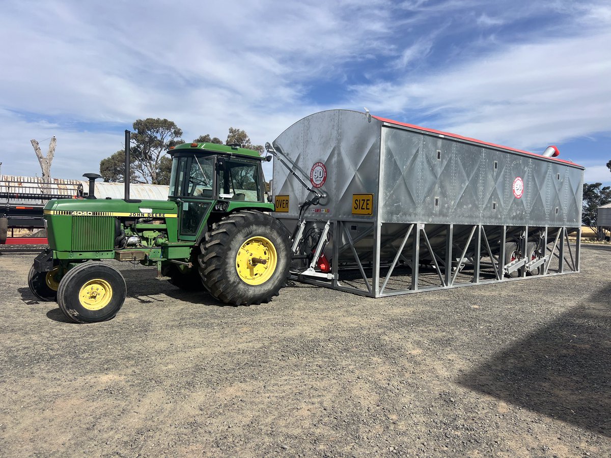 RodPohlner's tweet image. Would like to thank Shane and his team for going out of their way to get one of their 90t Easy field bins to us for the start harvest, really looking forward to using it😃