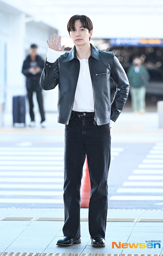 PHOTO】2PM ジュノ、日本スケジュールのため出国…クールな魅力（動画