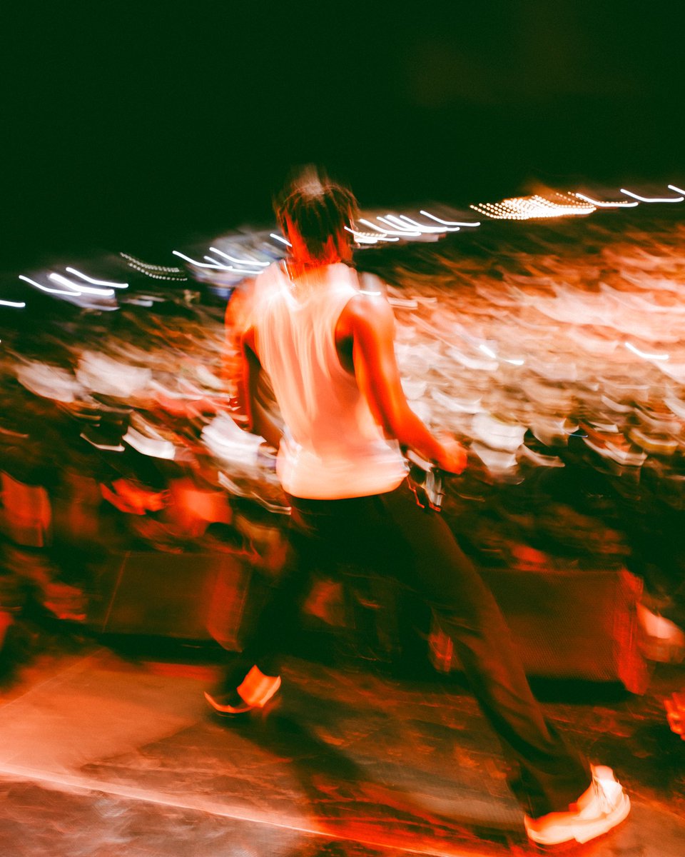 stonebwoy's tweet photo. Thank God For Focus, Grateful For Every Pace. TORCHER light Up The Place.
#UPxRUNNIN6 🚨🚨 https://t.co/jN53qfEPbk