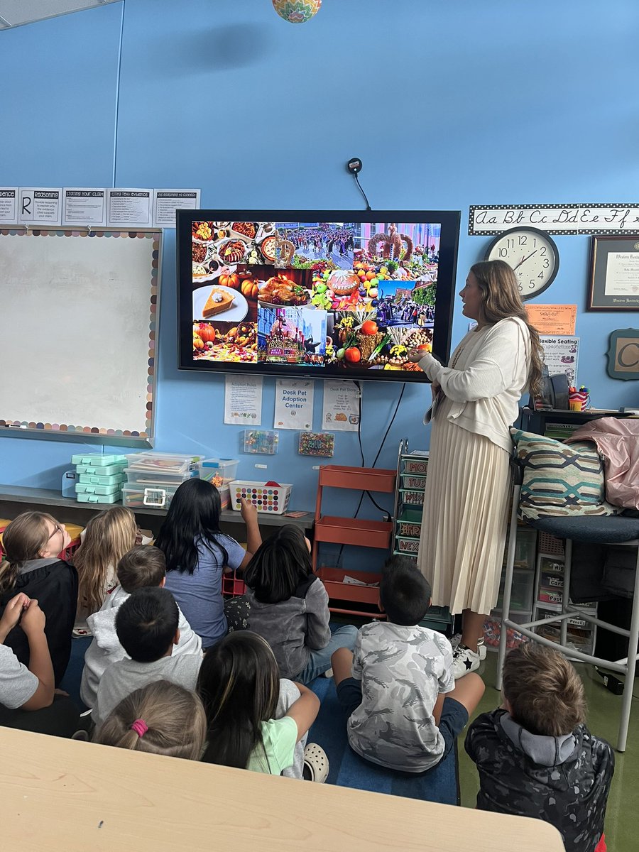 JRESClemons's tweet photo. Our @WKUCEBS student did a great job presenting her lesson over holidays today. Students learned about how Thanksgiving &amp; Erntedankfest are alike &amp; different. https://t.co/2eU88jfuMc