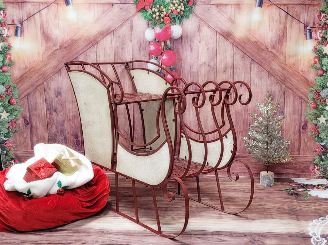 Frames0fLife's tweet image. Now Booking 30 minutes photo sessions for the Holiday Photo Greeting cards you want to send your family. Great setting courtesy of @lkwphotography and the.oph.any Studio.
Sunday, November 24th from 4:45pm-7:45pm. Call or email to schedule f.l.p.digital2020@gmail.com 405-423-7415