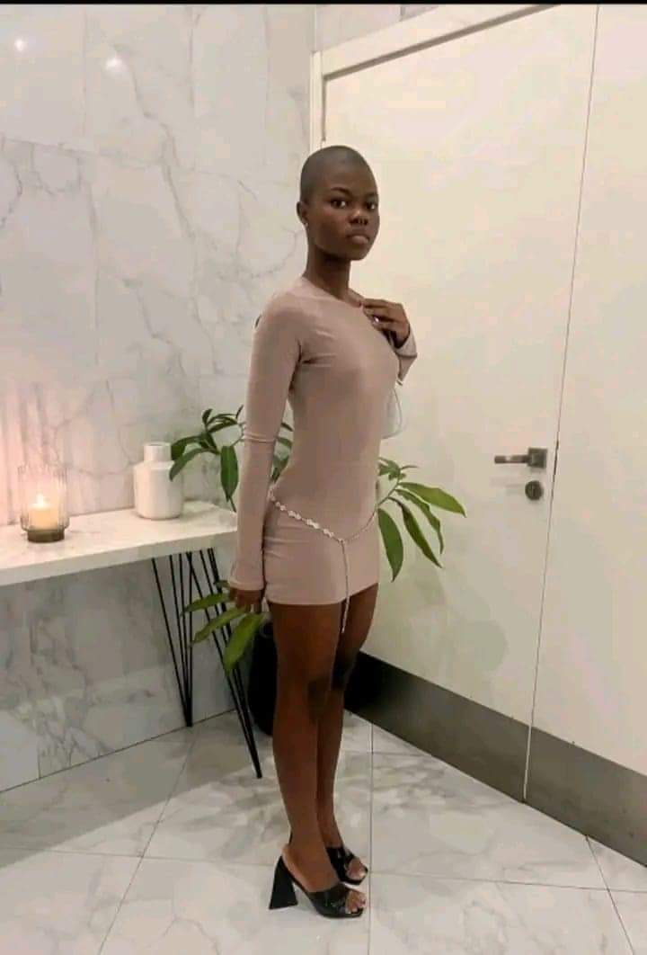 BrightTv85500's tweet photo. Dem pay her 30,000$(N51million) for 48minutes wey 6guys knack her

And u dey look for bank job of 300k per month, I no go talk pass like dis o and no talk say I no give you update o 😜😅🤣🤣🚶‍♀️🚶‍♀️ https://t.co/SNCJHLsXat