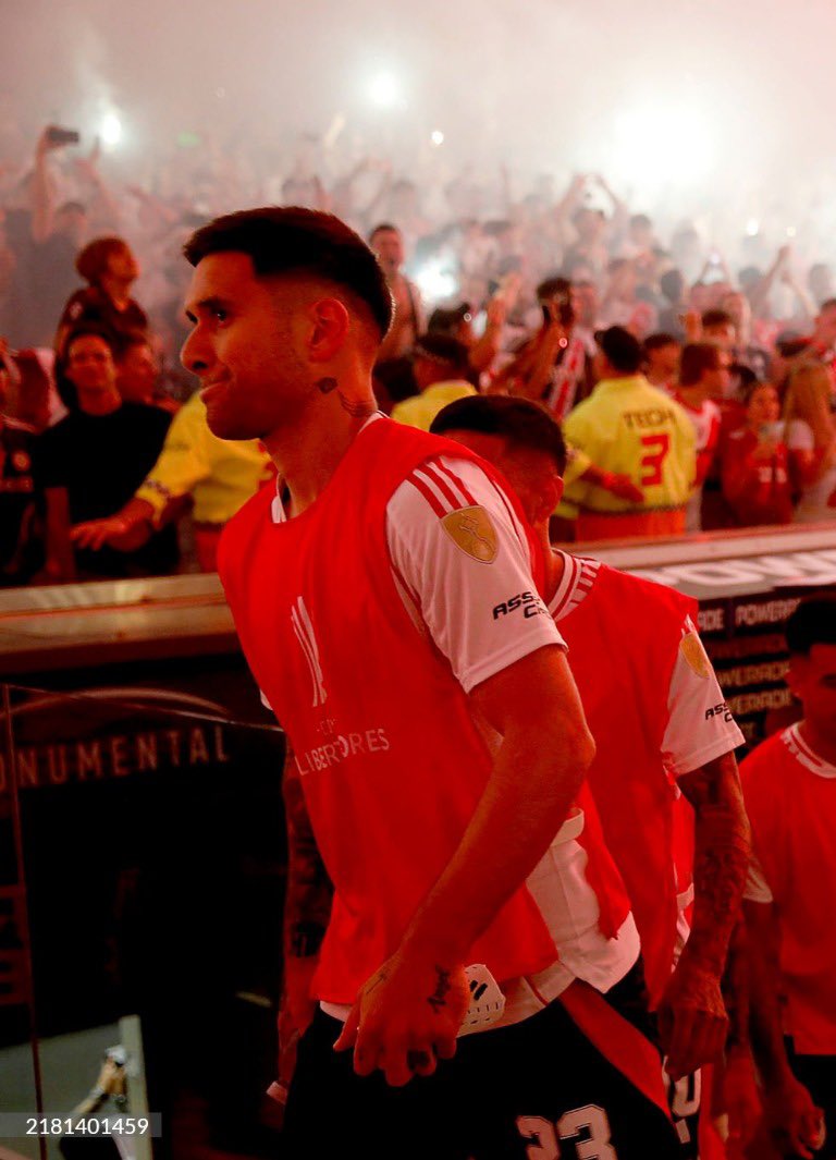 Este chad sabe que va a ser ídolo del club.