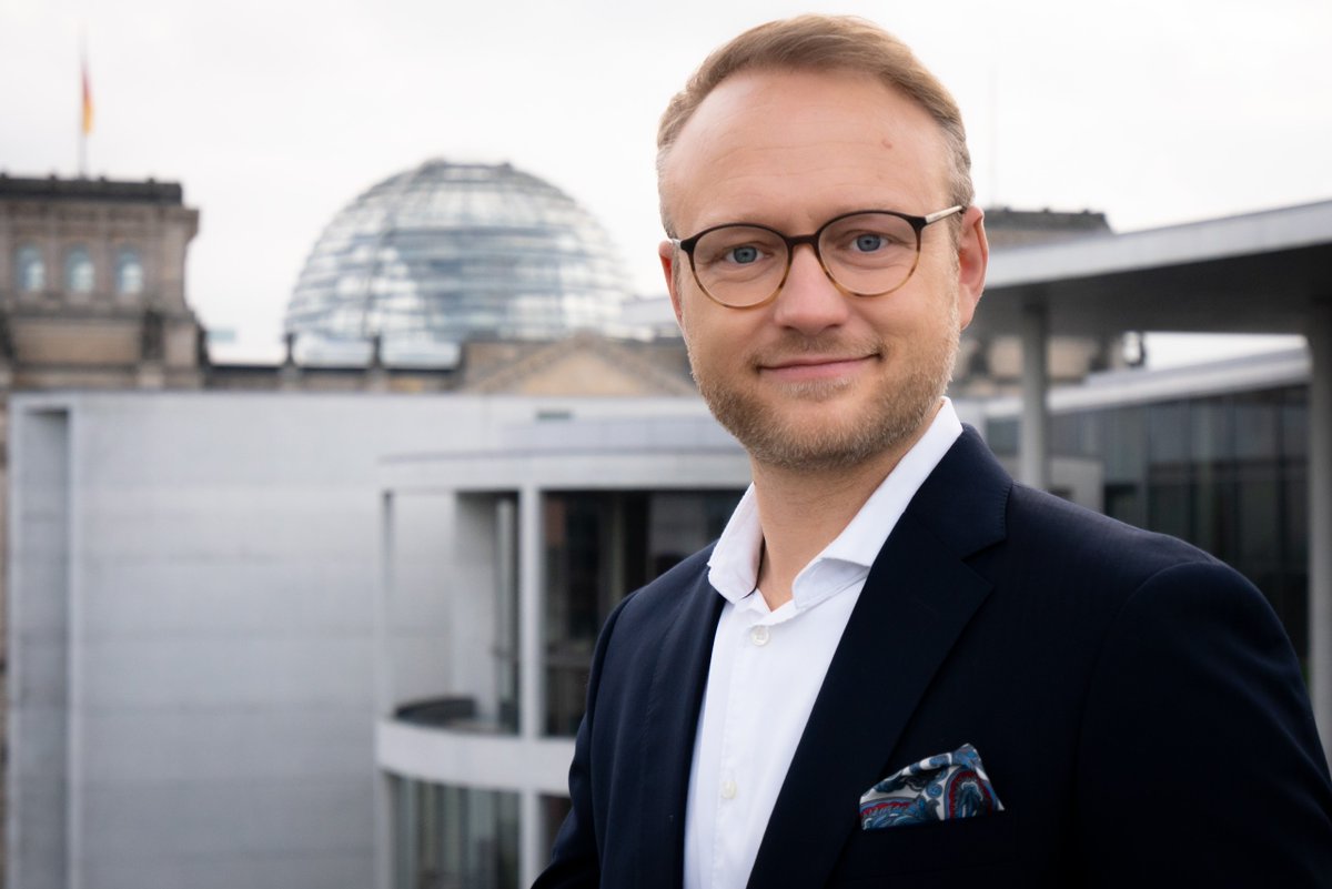 FdpAktiv's tweet photo. Anlässlich der anstehenden Neuwahlen zum Deutschen Bundestag erklärt der Hamburger FDP-Bundestagsabgeordnete Michael Kruse:

"Kanzler Olaf Scholz hat fertig. #Ampelkoalition #FDPBundestag #MichaelKruse
https://t.co/988qLP3pj0 https://t.co/h67YwsVZby