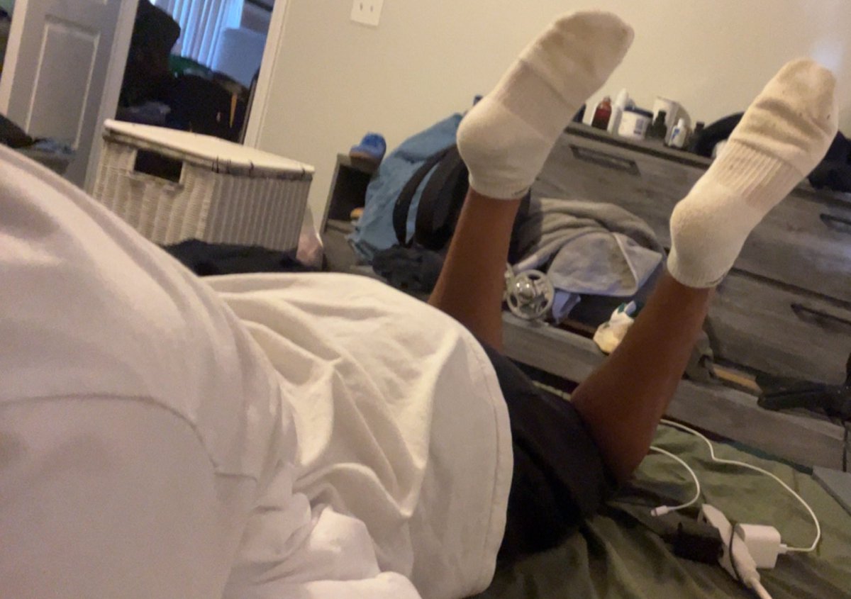 M0renoPapi's tweet photo. Ugh 😩 when guys wear their white nike socks 😮‍💨 (+ if they have good amount of leg hair) https://t.co/IUXQbXFZui