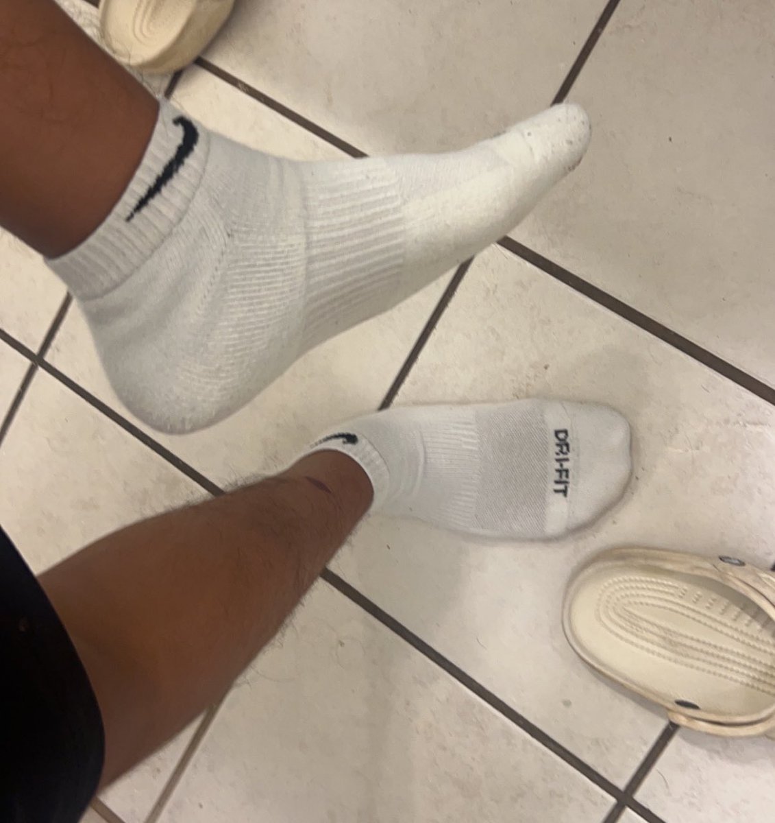 M0renoPapi's tweet photo. Ugh 😩 when guys wear their white nike socks 😮‍💨 (+ if they have good amount of leg hair) https://t.co/IUXQbXFZui