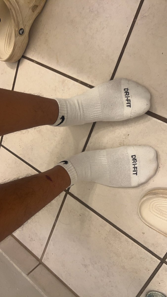 M0renoPapi's tweet photo. Ugh 😩 when guys wear their white nike socks 😮‍💨 (+ if they have good amount of leg hair) https://t.co/IUXQbXFZui
