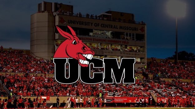 EvanWessels2025's tweet photo. I am extremely blessed and so excited to have received my first official offer to play football with @UCMFootballTeam. Big thank you to @CoachHoltzclaw and @JoshLamberson for everything 🙏 https://t.co/9BYEphrK6W