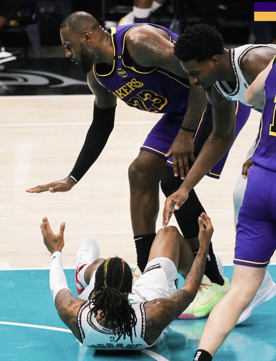 LakeShowYo's tweet image. LEBRON 😭