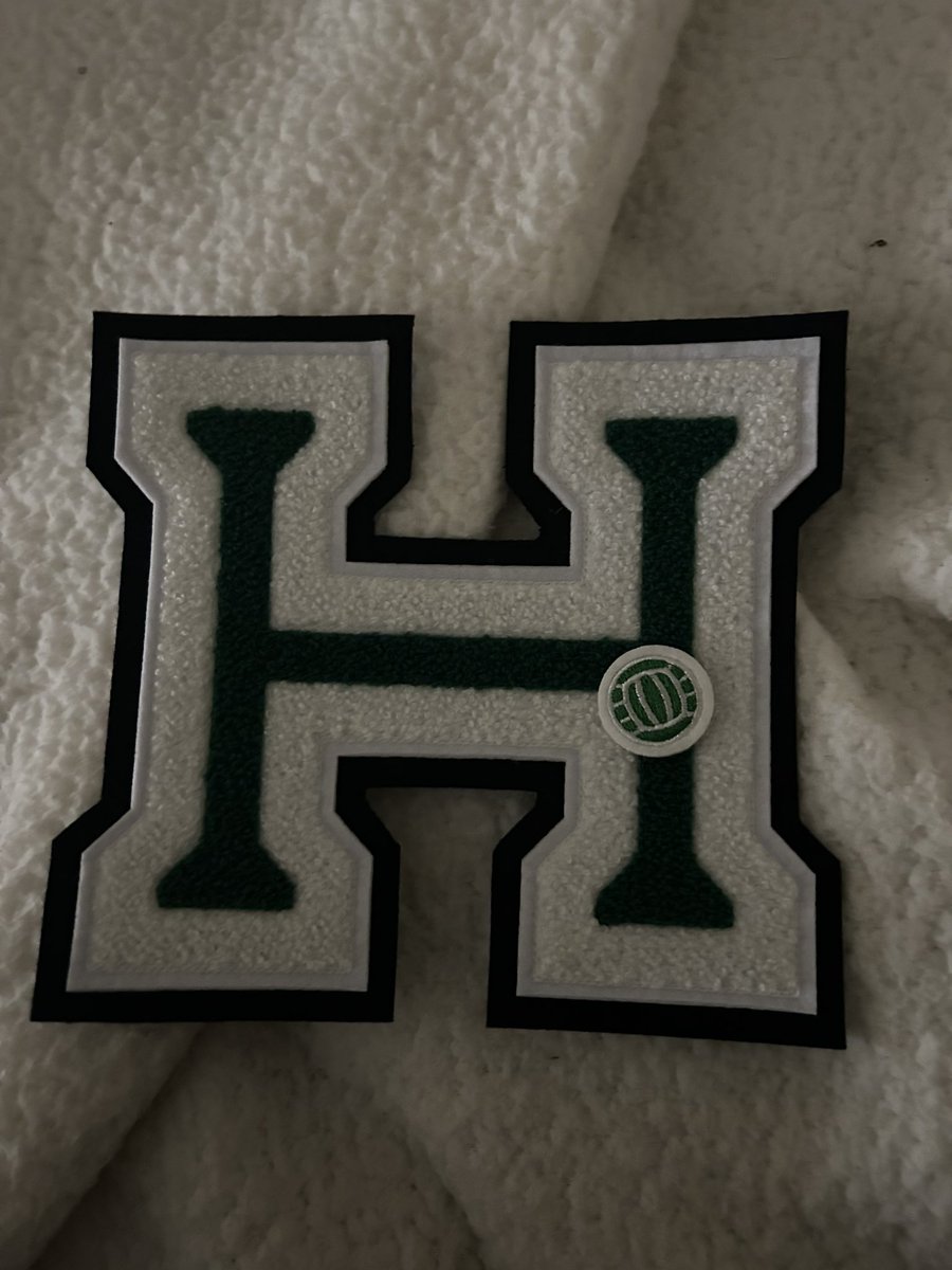 LeilaV_20's tweet photo. Sophomore Season ✅

Closed out the VB season tonight by winning MVP for JV and earned my first Volleyball Varsity letter. 

Junior Season…..⏳

GO HOYAS‼️💚💙 https://t.co/Ja4zZQk4qU
