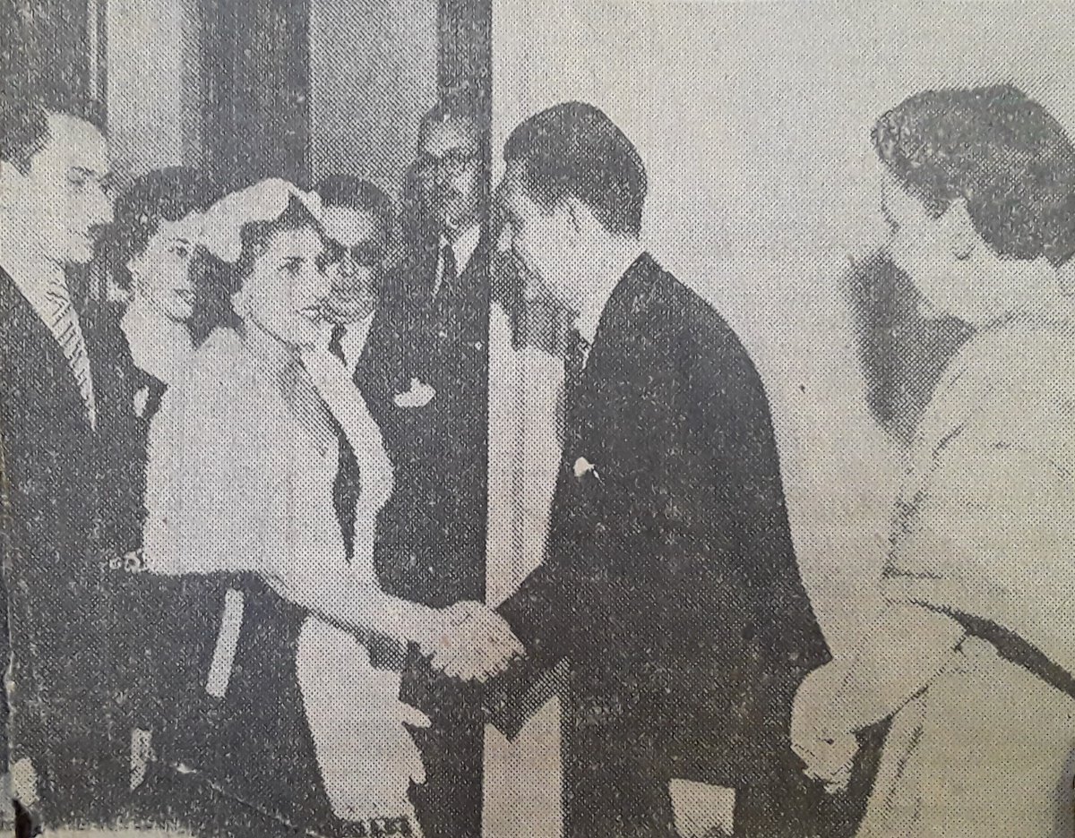 Guatemala, Oct. 1954.  Carlos Castillo Armas y su esposa despiden al embajador de EEUU, John Peurifoy quien se iba del país despues de dirigir en Guatemala el golpe contra Jacobo Arbenz.  Peurifoy moriría 10 meses después en un accidente de auto en Tailandia.