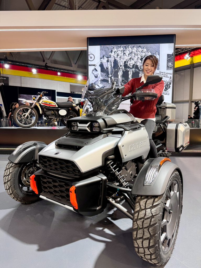 amikimura996's tweet photo. Can-Amの電動バイクORIGIN(オリジン)と、アドベンチャー三輪バイクCan-Am Canyon(キャニオン)の実車が!!!
カンナムには二輪モトクロスの歴史があるから、オフロードのノウハウも熟知!
めちゃユニークで、愛嬌あって、本気もできるカンナムの乗り物たちは、ホント面白い
#CanAmCanyon #CanAmOrigin https://t.co/OihvwjUAi8