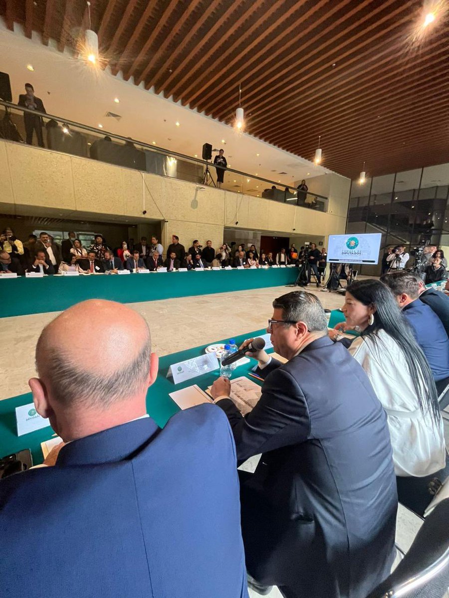 BetanzosOficial's tweet photo. En la instalación de la Comisión de Zonas Metropolitanas de la @Mx_Diputados , señalé la importancia de trabajar unidos en cada municipio, en cada ciudad y en cada estado, sin tintes políticos, por el bien de México. https://t.co/6VoKcQycA3