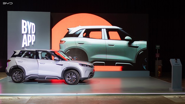 TopManagementMx's tweet photo. BYD presentó en México el nuevo Yuan Pro EV, un SUV completamente eléctrico, que ofrece seguridad, fuerza, alcance, potencia y tiempo de vida ultra largo.
@BYDCompany @AnaNarro @BYDAutoMexico 

https://t.co/L9yvzZM0un https://t.co/0wyfNGdq7F