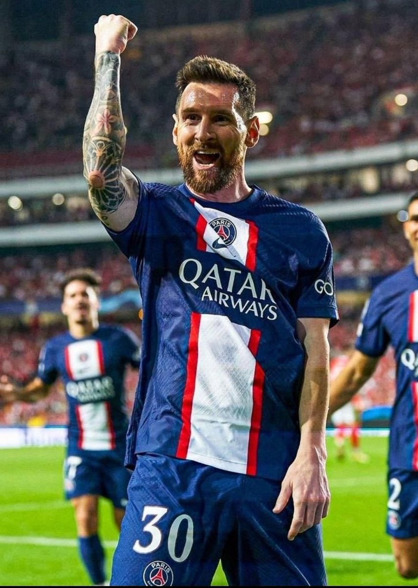 MessiahYaniss16's tweet photo. Lionel Messi avec le PSG : 

67 G/A en 75 matchs.
35 buts.
32 passes décisives.

9 buts en 14 matchs de LDC. 16 buts et 16 passes dé en championnat pour sa dernière saison.

Ce mec a été sifflet et considéré comme le problème du PSG... https://t.co/IwldwxADRy