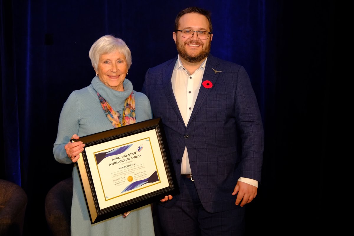 aerial_canada's tweet photo. There was a standing ovation at #AEAC2024 as Susan Chapman was recognised for her tireless work with the annual student competition.

She's been a driving force behind that competition for 13 years – and was recognised with the Pip Rudkin Individual Achievement Award.

👏 👏 👏 https://t.co/zqNzRbQtSU