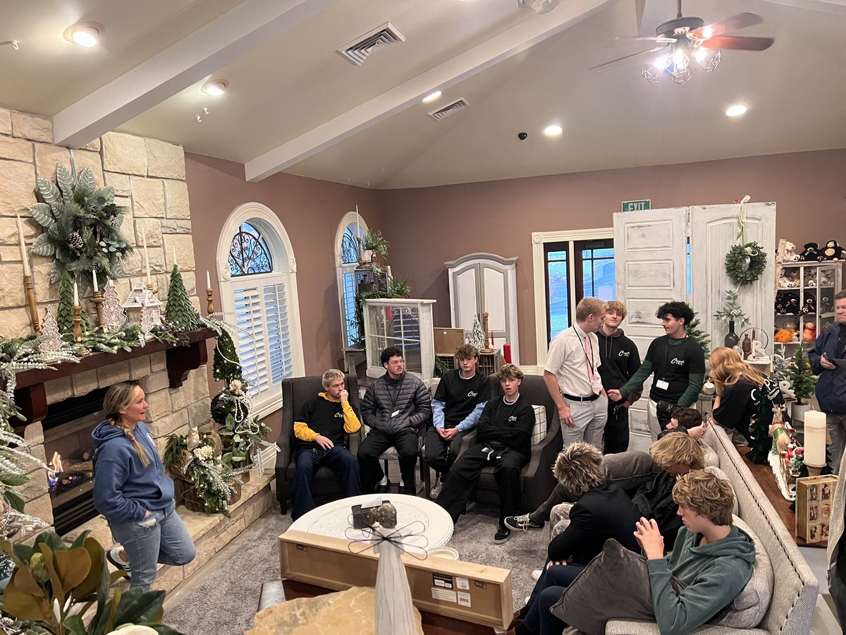 ctecnow's tweet photo. Business Leadership CAPS took a field trip to Larkin Mortuary to see how what started out as a small company created generations ago can grow with some inspiration, opportunities and entrepreneurship. https://t.co/j0IRvIsrgu