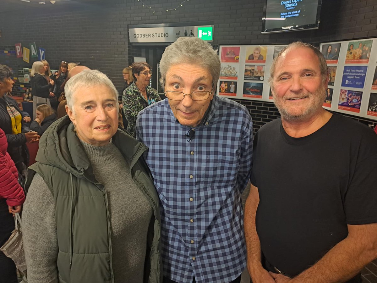 Exciting when our Jim Trott and Letitia Cropley meet the co-writer of The Vicar of Dibley <a href="/HullTruck/">Hull Truck Theatre</a> <a href="/MayhewArcher/">Paul Mayhew-Archer</a> <a href="/OneOff_Hull/">One Off Productions</a> <a href="/Dawn_French/">Dawn French 💙🔴🏳️‍🌈🇺🇦🇵🇸</a> . Great show at Truck
