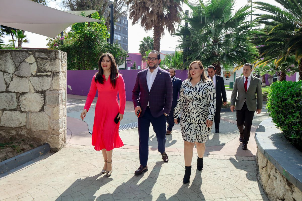 Las y los diputados de la LXVI Legislatura tenemos por delante muchos retos relacionados a nuestra población vulnerable 🤚🏻

En coordinación con el sistema DIF Hidalgo será prioridad en nuestra labor etiquetar presupuestos para proteger a estos sectores de la población 🫱🏻‍🫲🏻