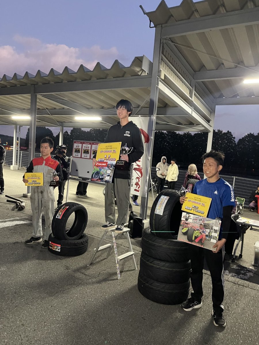 kantoinc's tweet photo. 関東工業自動車大学校ドリフト部の学生が11/4に富士スピード��ェイにて開催されました全日本学生ドリフト王座決定戦において、124名の参加者の中で見事　優勝いたしましたので、ご報告させていただきます。
今まで、学業と部活の兼務の中で努力してきた成果が今回の結果に結びついて本人・保護者ともとても喜んでおりました。
後輩の部員も応援に行っており、喜びを共有しておりました。
#関東工業自動車大学校
#ドリフト
#学ドリ
#ドリフト部
#富士スピードウェイ
#アップガレージ