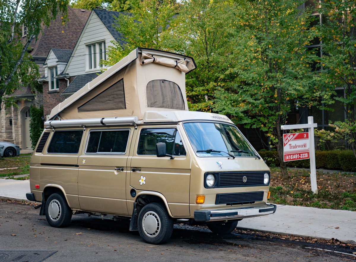 faroukrm's tweet photo. VW van in Toronto. 

Photo by Farouk Rojas

#car #vw #van #city #citylife #toronto #canada #torontolife #torontoliving https://t.co/hrIAaGtbAh