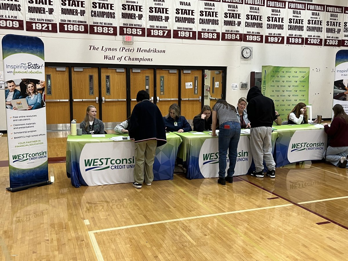 mhsmustang1's tweet photo. Thank you ⁦@WESTconsinCU⁩ and ⁦@MenomonieChmbr⁩ along with all the volunteers for tour work to make the personal finance simulation, Mad City Money, a success at MHS. https://t.co/8oK5tCMP1l