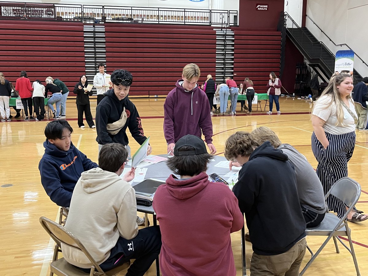 mhsmustang1's tweet photo. Thank you ⁦@WESTconsinCU⁩ and ⁦@MenomonieChmbr⁩ along with all the volunteers for tour work to make the personal finance simulation, Mad City Money, a success at MHS. https://t.co/8oK5tCMP1l