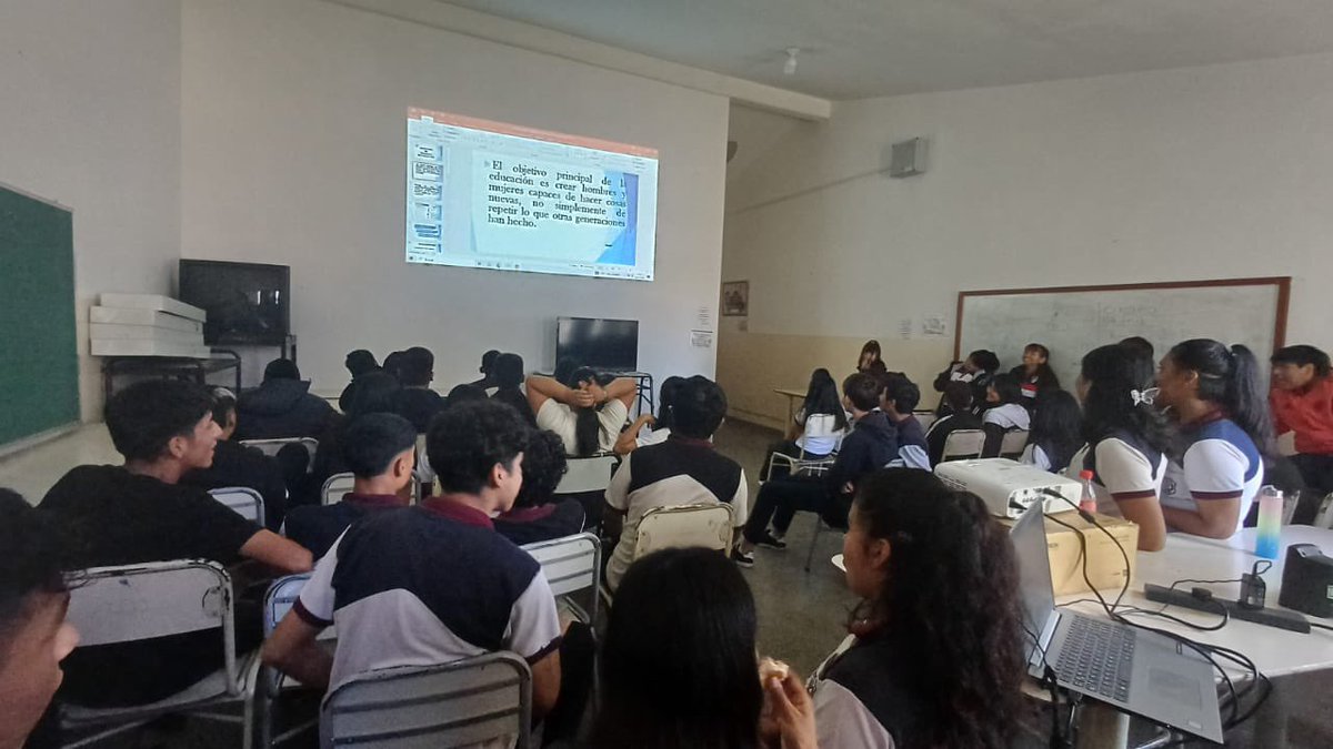salta_transito's tweet photo. 🚸 Formando Embajadores de la Seguridad Vial 🚸
Ellos ya se sumaron al cambio:
📍 Colegio Benita Campos
📍 Colegio Adet
📍 Colegio Batalla de Salta
Jóvenes comprometidos por una ciudad más segura. ¡Conciencia y acción! 💪 #SeguridadVial #SaltaTransito https://t.co/mQmVwfZBZe