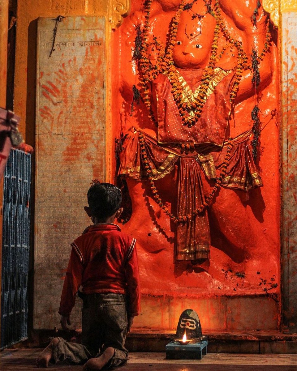 nitinmishraup's tweet photo. श्री गुरु चरण सरोज रज, निज मन मुकुरु सुधारि।
बरनऊं रघुवर बिमल जसु, जो दायकु फल चारि॥

जय बजरंग बली हनुमान " जय श्री राम ...!!🙏❣️🚩 https://t.co/TCOpiBCXc8