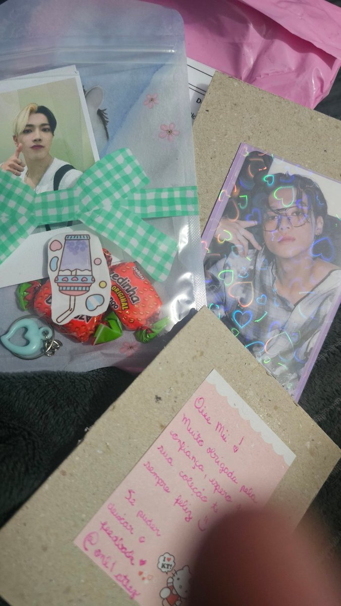 MiiCollect's tweet photo. Meu feedback mega positivo pra @onl1ateez, meu bebe chegou em perfeito estado, e esses mimos Fantasticos???? Amei comprar contigo, muito obrigada pelo cuidado na embalagem e por todo carinho ❤️ https://t.co/rB3ssOPRBl