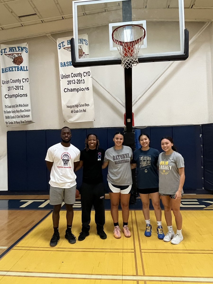 Great Preseason Work With Some Hoopers🔥🤞🏾

👤 <a href="/LaurynDowning/">Lauryn Downing</a> <a href="/Char_lize19/">Charlize Olmo</a> <a href="/avafajardo2026/">Avafajardo2026</a> <a href="/kimisaysonn/">kimi sayson</a>