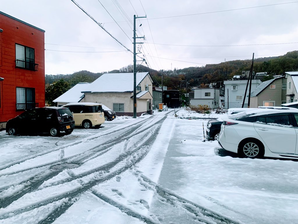 jk8vtt's tweet photo. 暦の上では今日は立冬です。
今朝の北海道はまさに冬となっています。
今シーズン初の本格的な雪です。 https://t.co/W0De1WFc6f