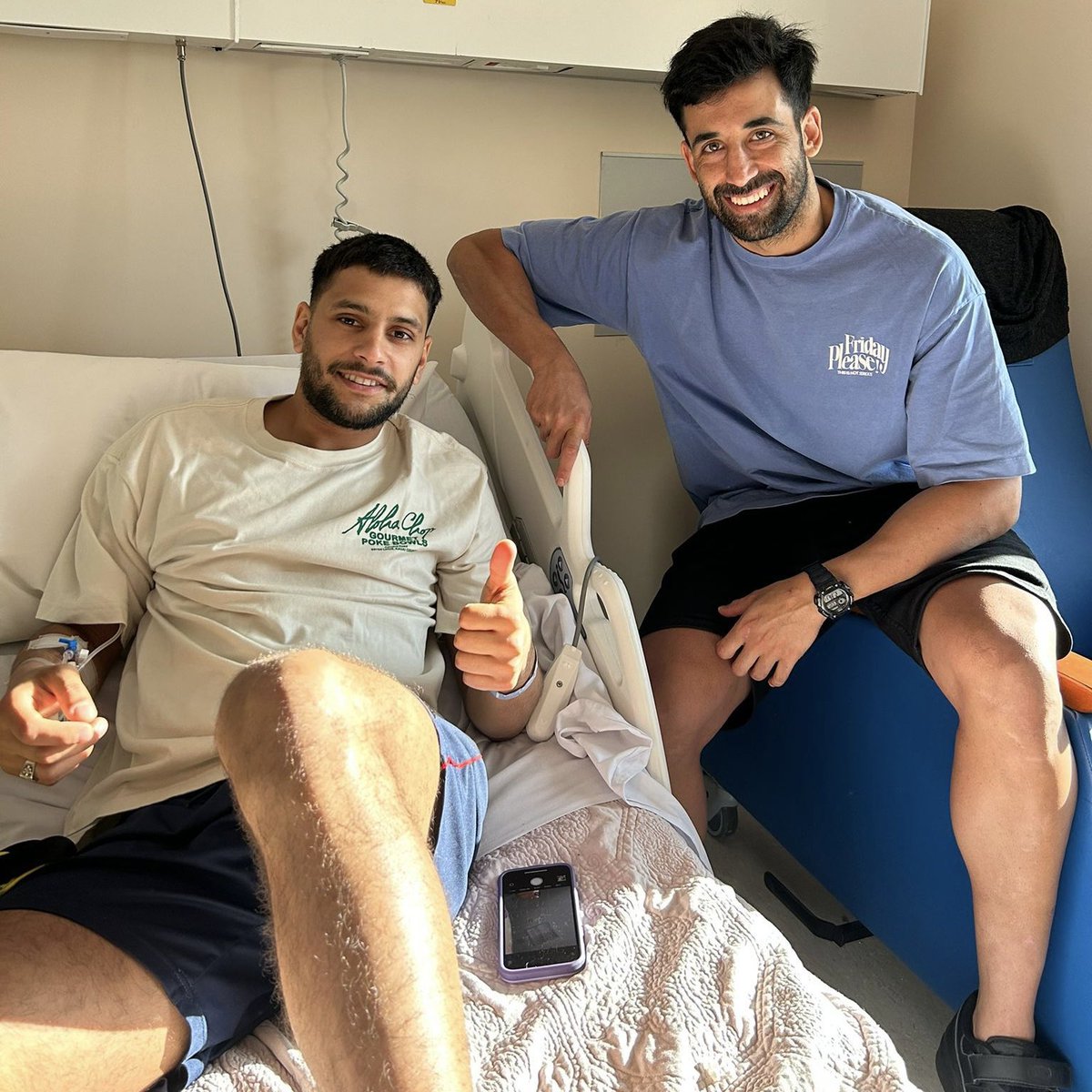 <a href="/MarcosPe1997/">Marcos Pe</a> fue operado de forma exitosa de la fractura de tibia.

Fue visitado por sus compañeros y amigos <a href="/mati8daghero/">Mati Daghero</a> y <a href="/__Yoryi/">Yoryi #8</a> y también por su amigo de toda la vida Matías Díaz - jugador de La Granja- que será rival en la final del Departamental. 

Mucho más que fútbol…