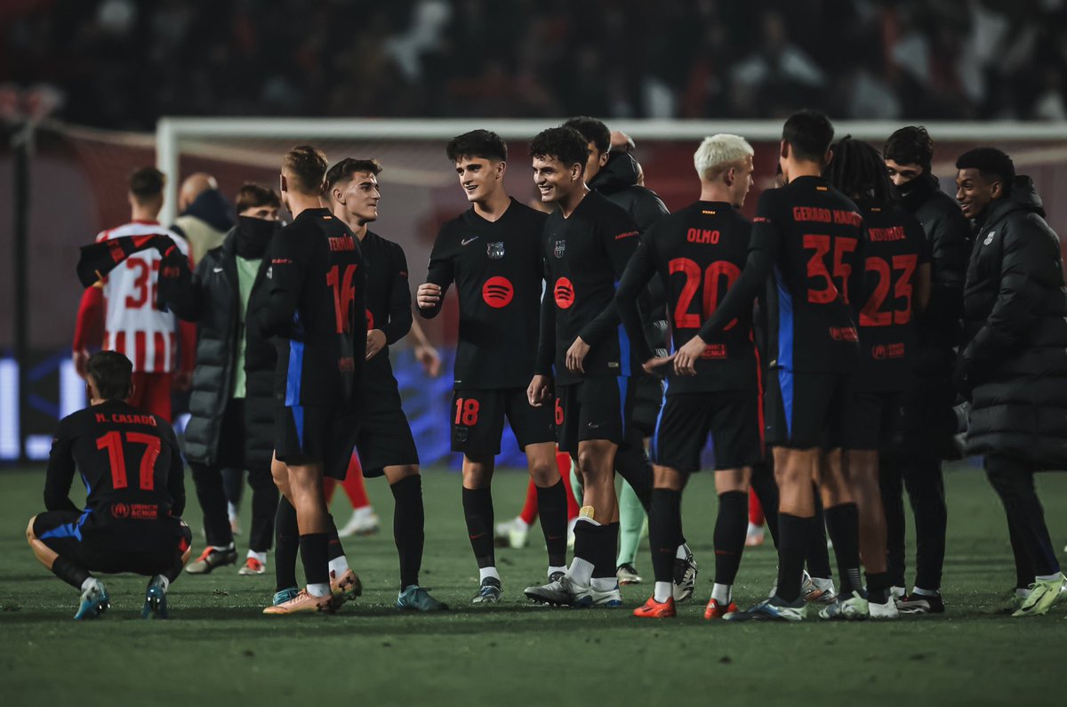 Solo son niños queriendo salvar el club de su vida 💙❤️