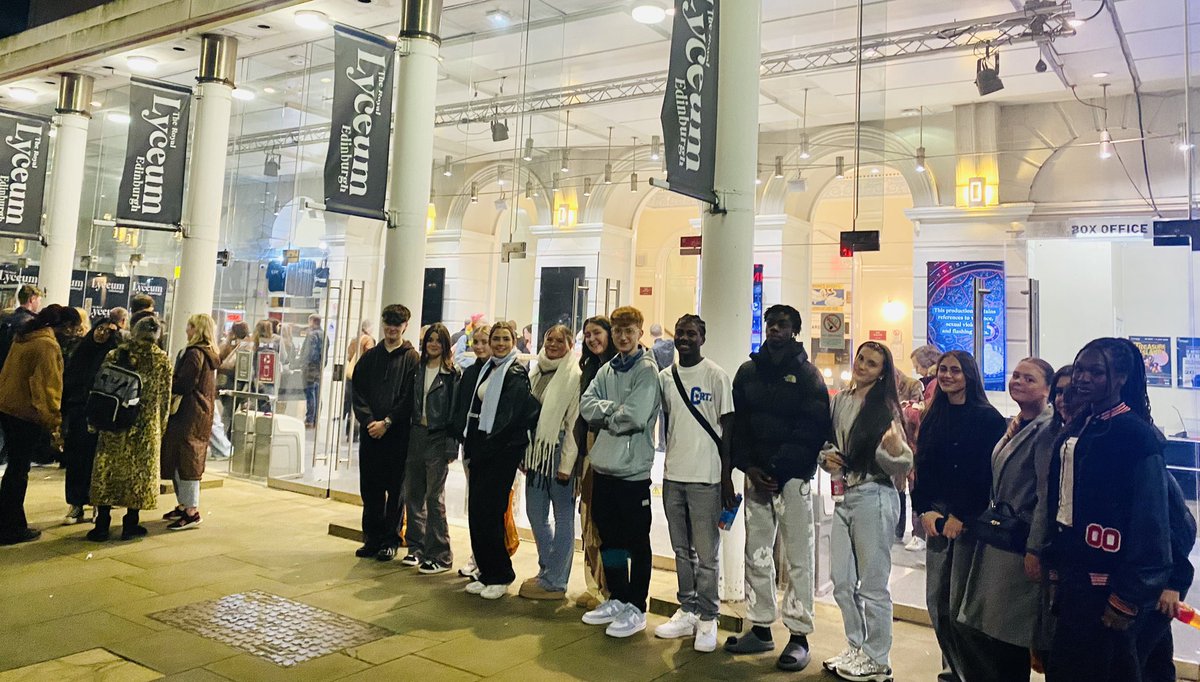 MsMillerTeacher's tweet image. What a treat; at the theatre with Advanced Higher English @lyceumedinburgh A Streetcar Named Desire. Thanks Ms Birt and Ms Jack for organising! @SpringburnLit @springburnacad 👏👏👏