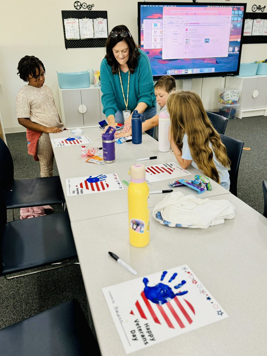 SREStallions's tweet photo. Today students in the library talked about Veterans Day and made special flags to decorate the MPR for our upcoming Veterans Day Assembly! 🇺🇸 @Stallionlib https://t.co/e5GfsEkXZs