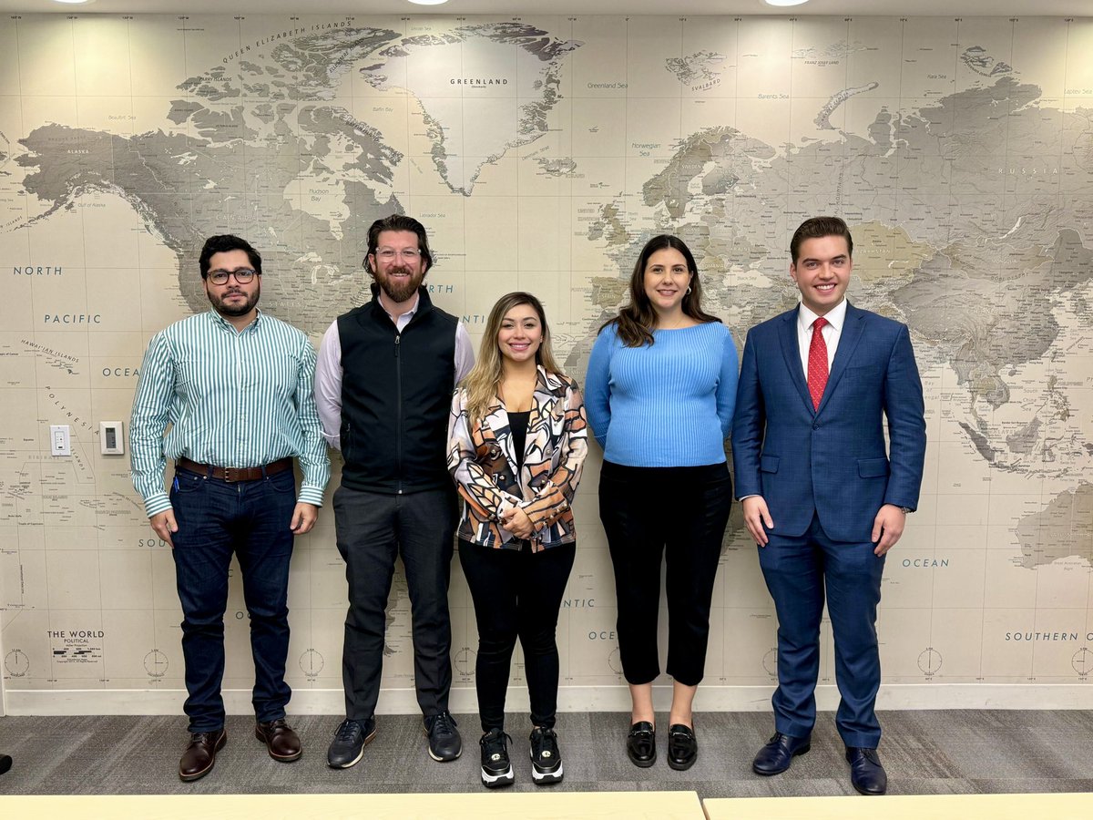 #Reunion | Hoy nos reunimos con diputados locales de Nuevo León para dialogar sobre oportunidades de colaboración que impulsen al estado como un imán de inversión extranjera. Abordamos temas clave como los Polos de Bienestar, el turismo, el desarrollo del Corredor Noroeste y