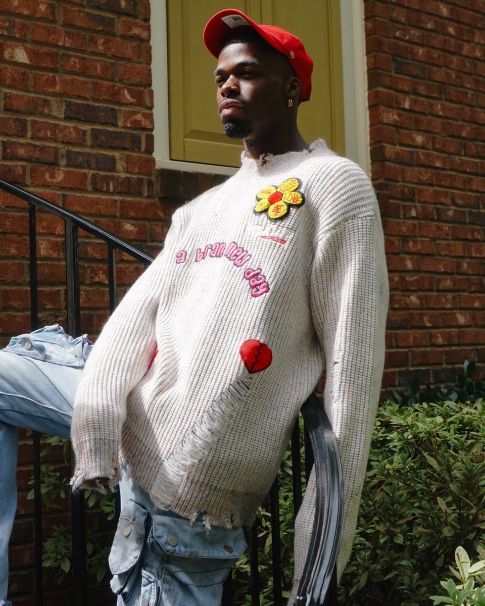 Karmaloop's tweet photo. Not your average knit. Heavy gauge, patched up, and ready to stand out. ⚡
Shop Kleep on the Karmaloop App 📲
https://t.co/ydIJGuIuTI
#KLEEP #KLEEPessentials #StatementSweater #Knitwear #UniqueFashion #StatementPiece #CozyStyle #HeavyGaugeKnit #PatchworkKnit https://t.co/8wYh64y2OY