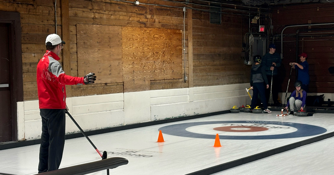 Golf_Inglewood's tweet image. Our Junior &amp;amp; Adult Learn to Curl fall session is bursting at the seams. If you&apos;d like to get in on the fun and learn to curl, our winter session is starting in January &amp;amp; registration is now open!  🥌🥌

ow.ly/gpKx50U1EGq

#learntocurl #yyccurling #wintersports #curling