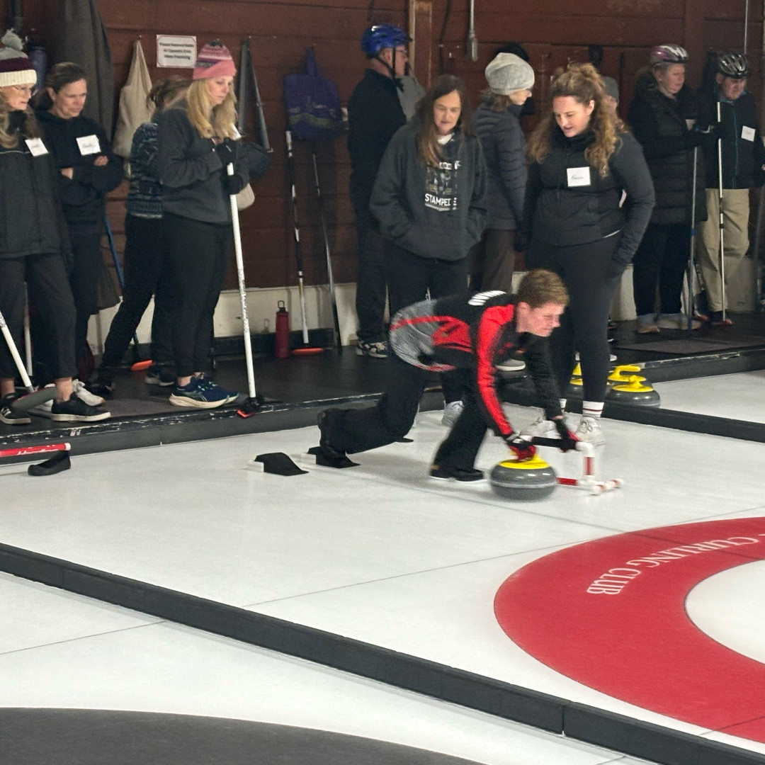 Golf_Inglewood's tweet image. Our Junior &amp;amp; Adult Learn to Curl fall session is bursting at the seams. If you&apos;d like to get in on the fun and learn to curl, our winter session is starting in January &amp;amp; registration is now open!  🥌🥌

ow.ly/gpKx50U1EGq

#learntocurl #yyccurling #wintersports #curling